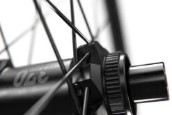 Dt-swiss Roue Avant HU 1900 Spline® 27,5" 35mm CL Boost -Vélo Accessoires Boutique DTSwiss HU 1900 ProductDetail Hub 002 1920px4im29dVzUqDOj